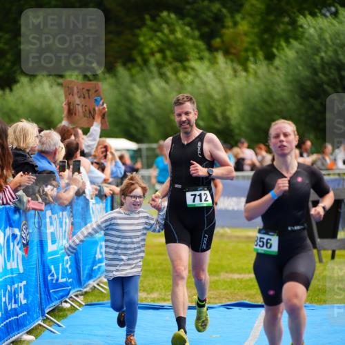 30.08.2026 - Elbe Triathlon Hamburg LAZAROV Photography http://msf.ph/oto/10058073 30.08.2026 11:24:56 Ziel 712, 736, 786, 856, 1208 meine-sportfotos.de