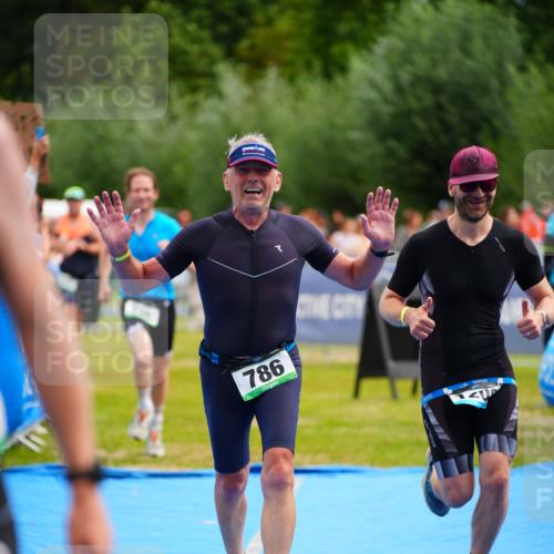 30.08.2026 - Elbe Triathlon Hamburg LAZAROV Photography http://msf.ph/oto/10058092 30.08.2026 11:25:01 Ziel 605, 712, 736, 786, 1208 meine-sportfotos.de