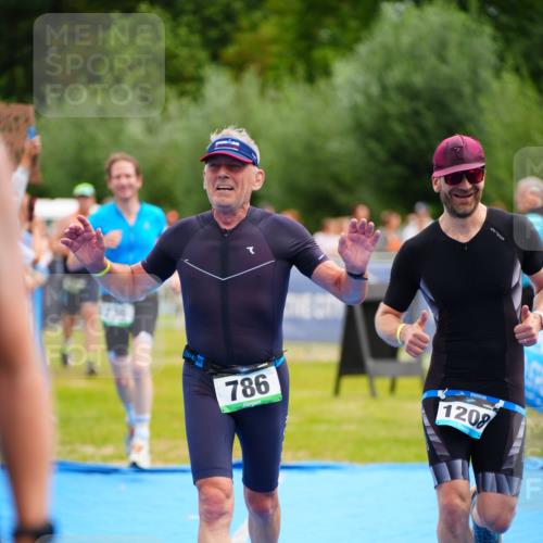 30.08.2026 - Elbe Triathlon Hamburg LAZAROV Photography http://msf.ph/oto/10058095 30.08.2026 11:25:01 Ziel 605, 712, 736, 786, 1208 meine-sportfotos.de
