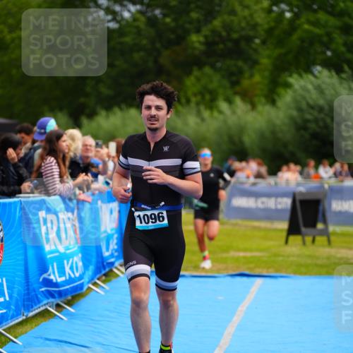 30.08.2026 - Elbe Triathlon Hamburg LAZAROV Photography http://msf.ph/oto/10058161 30.08.2026 11:25:34 Ziel 887, 1096, 1290, 1896 meine-sportfotos.de
