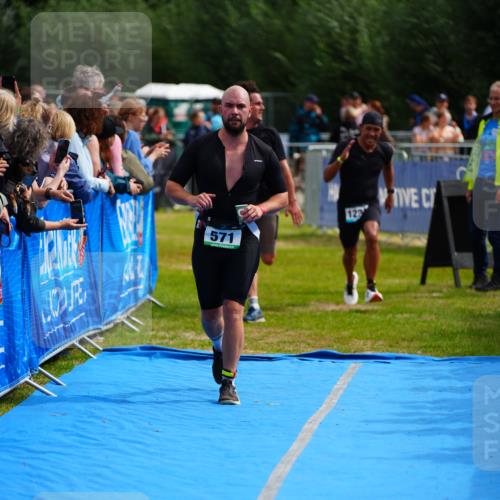 30.08.2026 - Elbe Triathlon Hamburg LAZAROV Photography http://msf.ph/oto/10058272 30.08.2026 11:26:47 Ziel 571, 1119, 1224 meine-sportfotos.de