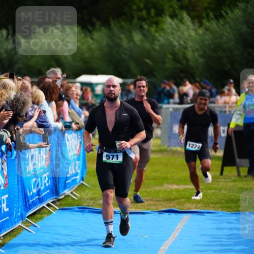30.08.2026 - Elbe Triathlon Hamburg LAZAROV Photography http://msf.ph/oto/10058275 30.08.2026 11:26:48 Ziel 571, 1119, 1203, 1224 meine-sportfotos.de