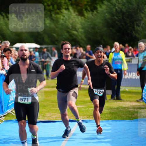 30.08.2026 - Elbe Triathlon Hamburg LAZAROV Photography http://msf.ph/oto/10058277 30.08.2026 11:26:48 Ziel 571, 1119, 1203, 1224 meine-sportfotos.de