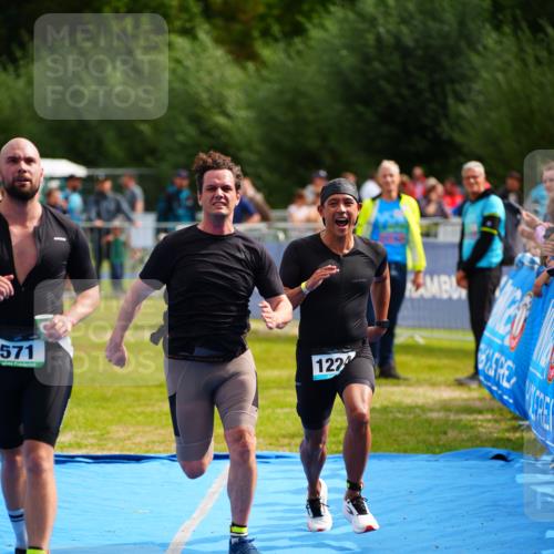 30.08.2026 - Elbe Triathlon Hamburg LAZAROV Photography http://msf.ph/oto/10058279 30.08.2026 11:26:49 Ziel 571, 1119, 1203, 1224 meine-sportfotos.de