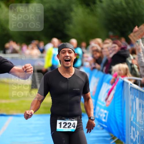 30.08.2026 - Elbe Triathlon Hamburg LAZAROV Photography http://msf.ph/oto/10058285 30.08.2026 11:26:50 Ziel 571, 1119, 1203, 1224 meine-sportfotos.de