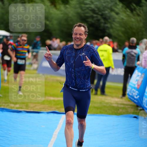 30.08.2026 - Elbe Triathlon Hamburg LAZAROV Photography http://msf.ph/oto/10058291 30.08.2026 11:26:56 Ziel 702, 1203, 1275 meine-sportfotos.de