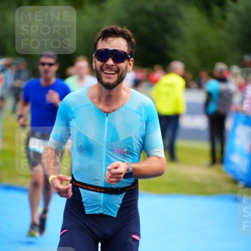 30.08.2026 - Elbe Triathlon Hamburg LAZAROV Photography http://msf.ph/oto/10058318 30.08.2026 11:27:06 Ziel 702, 1110, 1172, 1194 meine-sportfotos.de