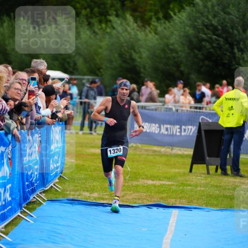 30.08.2026 - Elbe Triathlon Hamburg LAZAROV Photography http://msf.ph/oto/10058329 30.08.2026 11:27:15 Ziel 1320 meine-sportfotos.de