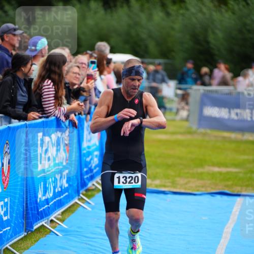 30.08.2026 - Elbe Triathlon Hamburg LAZAROV Photography http://msf.ph/oto/10058332 30.08.2026 11:27:17 Ziel 1320 meine-sportfotos.de