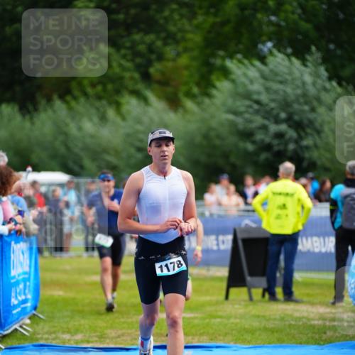 30.08.2026 - Elbe Triathlon Hamburg LAZAROV Photography http://msf.ph/oto/10058341 30.08.2026 11:27:31 Ziel 672, 1121, 1134, 1178 meine-sportfotos.de