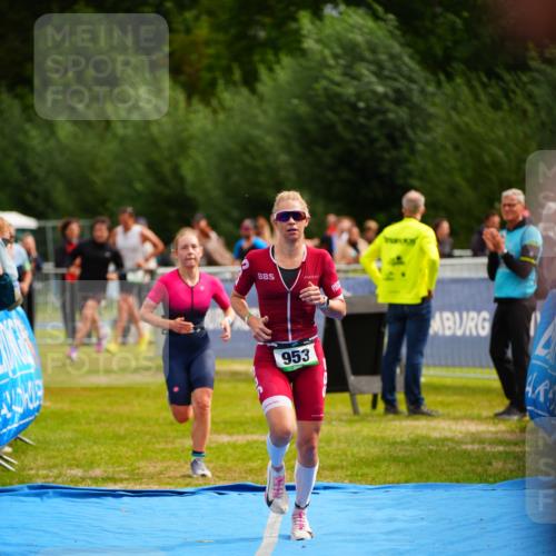 30.08.2026 - Elbe Triathlon Hamburg LAZAROV Photography http://msf.ph/oto/10058380 30.08.2026 11:27:52 Ziel 587, 874, 953, 1065 meine-sportfotos.de