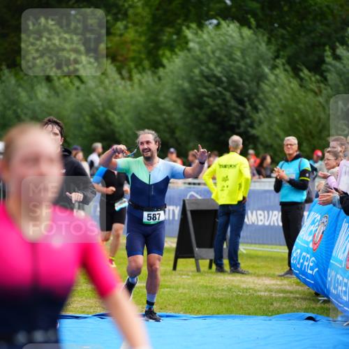 30.08.2026 - Elbe Triathlon Hamburg LAZAROV Photography http://msf.ph/oto/10058397 30.08.2026 11:27:57 Ziel 587, 754, 874, 953, 1065, 1068, 1103 meine-sportfotos.de