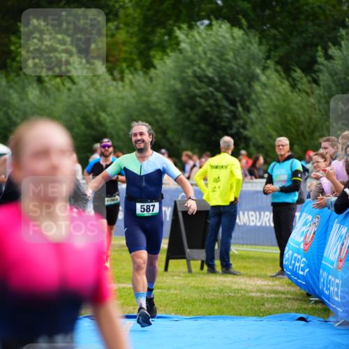 30.08.2026 - Elbe Triathlon Hamburg LAZAROV Photography http://msf.ph/oto/10058398 30.08.2026 11:27:58 Ziel 587, 754, 874, 953, 1065, 1068, 1103 meine-sportfotos.de