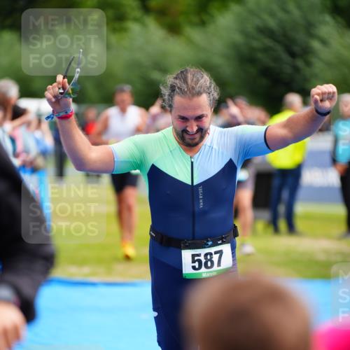 30.08.2026 - Elbe Triathlon Hamburg LAZAROV Photography http://msf.ph/oto/10058407 30.08.2026 11:28:01 Ziel 587, 754, 1065, 1068, 1103 meine-sportfotos.de