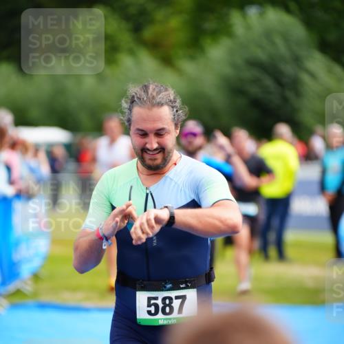 30.08.2026 - Elbe Triathlon Hamburg LAZAROV Photography http://msf.ph/oto/10058409 30.08.2026 11:28:01 Ziel 587, 754, 1065, 1068, 1103 meine-sportfotos.de
