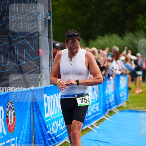 30.08.2026 - Elbe Triathlon Hamburg LAZAROV Photography http://msf.ph/oto/10058419 30.08.2026 11:28:07 Ziel 687, 754, 1103 meine-sportfotos.de