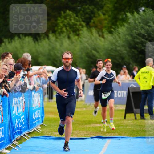 30.08.2026 - Elbe Triathlon Hamburg LAZAROV Photography http://msf.ph/oto/10058440 30.08.2026 11:28:28 Ziel 715, 872, 1206, 1233 meine-sportfotos.de