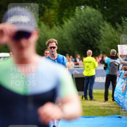 30.08.2026 - Elbe Triathlon Hamburg LAZAROV Photography http://msf.ph/oto/10058520 30.08.2026 11:28:57 Ziel 409, 763, 967, 1033, 1115, 1151, 1229, 1322 meine-sportfotos.de