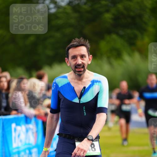 30.08.2026 - Elbe Triathlon Hamburg LAZAROV Photography http://msf.ph/oto/10058580 30.08.2026 11:29:28 Ziel 648, 749, 1078, 1183 meine-sportfotos.de
