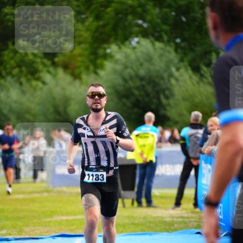 30.08.2026 - Elbe Triathlon Hamburg LAZAROV Photography http://msf.ph/oto/10058601 30.08.2026 11:29:34 Ziel 749, 1078, 1183 meine-sportfotos.de