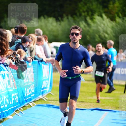 30.08.2026 - Elbe Triathlon Hamburg LAZAROV Photography http://msf.ph/oto/10058611 30.08.2026 11:29:43 Ziel 635, 659 meine-sportfotos.de