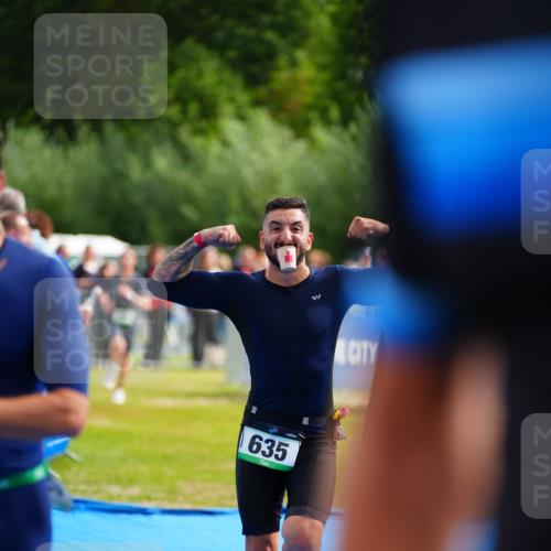 30.08.2026 - Elbe Triathlon Hamburg LAZAROV Photography http://msf.ph/oto/10058617 30.08.2026 11:29:46 Ziel 635, 659, 880 meine-sportfotos.de