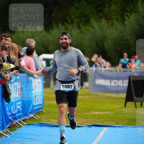 30.08.2026 - Elbe Triathlon Hamburg LAZAROV Photography http://msf.ph/oto/10058638 30.08.2026 11:29:58 Ziel 1092 meine-sportfotos.de