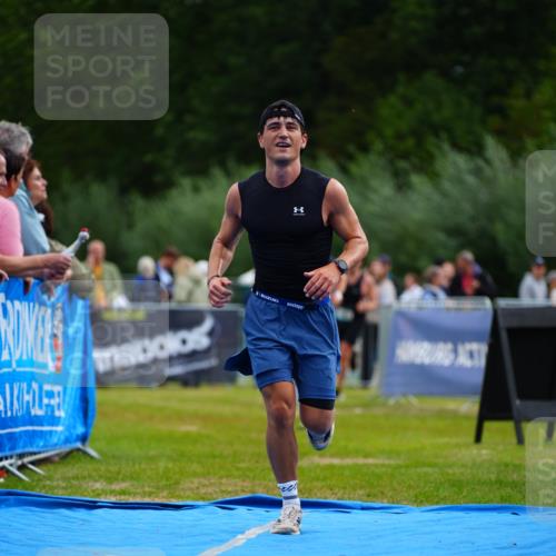 30.08.2026 - Elbe Triathlon Hamburg LAZAROV Photography http://msf.ph/oto/10058653 30.08.2026 11:30:11 Ziel 798, 1081, 1193, 1285 meine-sportfotos.de