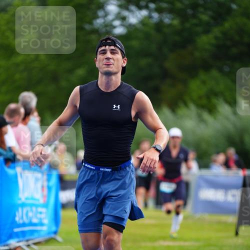 30.08.2026 - Elbe Triathlon Hamburg LAZAROV Photography http://msf.ph/oto/10058658 30.08.2026 11:30:12 Ziel 798, 1081, 1285 meine-sportfotos.de