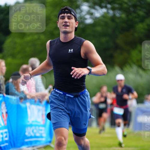 30.08.2026 - Elbe Triathlon Hamburg LAZAROV Photography http://msf.ph/oto/10058660 30.08.2026 11:30:12 Ziel 798, 1081, 1285 meine-sportfotos.de
