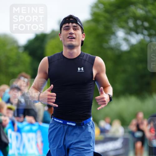 30.08.2026 - Elbe Triathlon Hamburg LAZAROV Photography http://msf.ph/oto/10058662 30.08.2026 11:30:12 Ziel 798, 1081, 1285 meine-sportfotos.de
