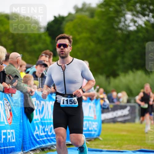 30.08.2026 - Elbe Triathlon Hamburg LAZAROV Photography http://msf.ph/oto/10058688 30.08.2026 11:30:32 Ziel 646, 714, 827, 1150 meine-sportfotos.de