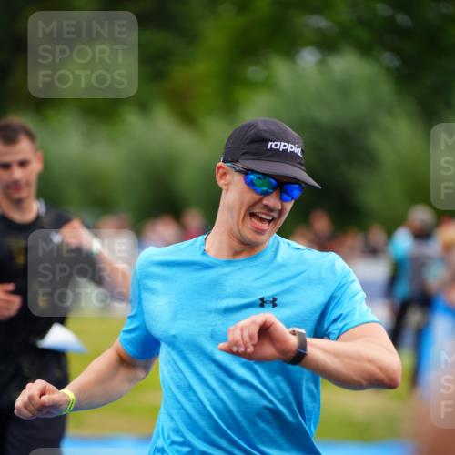 30.08.2026 - Elbe Triathlon Hamburg LAZAROV Photography http://msf.ph/oto/10058707 30.08.2026 11:30:47 Ziel 968, 1012, 1152 meine-sportfotos.de