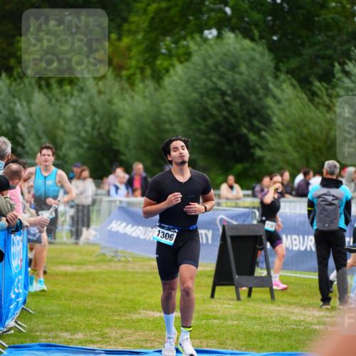 30.08.2026 - Elbe Triathlon Hamburg LAZAROV Photography http://msf.ph/oto/10058713 30.08.2026 11:30:56 Ziel 1018, 1306, 1442 meine-sportfotos.de