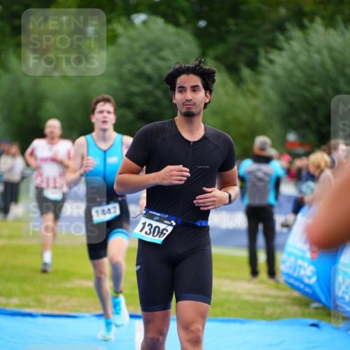 30.08.2026 - Elbe Triathlon Hamburg LAZAROV Photography http://msf.ph/oto/10058719 30.08.2026 11:30:59 Ziel 1018, 1306, 1442 meine-sportfotos.de