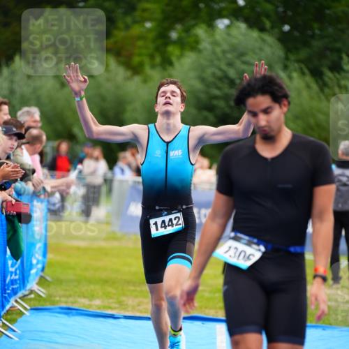 30.08.2026 - Elbe Triathlon Hamburg LAZAROV Photography http://msf.ph/oto/10058721 30.08.2026 11:30:59 Ziel 1018, 1306, 1442 meine-sportfotos.de