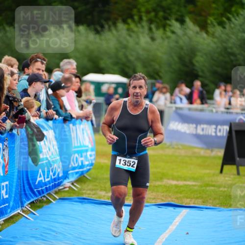 30.08.2026 - Elbe Triathlon Hamburg LAZAROV Photography http://msf.ph/oto/10058732 30.08.2026 11:31:13 Ziel 1352 meine-sportfotos.de