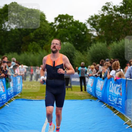 30.08.2026 - Elbe Triathlon Hamburg LAZAROV Photography http://msf.ph/oto/10058743 30.08.2026 11:31:42 Ziel 881, 1228 meine-sportfotos.de