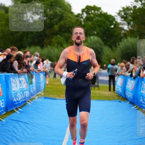 30.08.2026 - Elbe Triathlon Hamburg LAZAROV Photography http://msf.ph/oto/10058746 30.08.2026 11:31:42 Ziel 881, 1228 meine-sportfotos.de