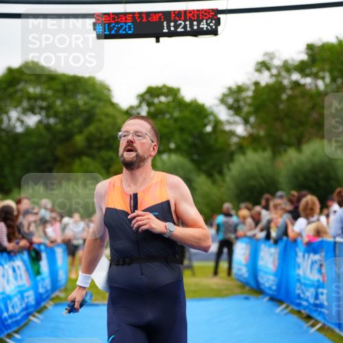 30.08.2026 - Elbe Triathlon Hamburg LAZAROV Photography http://msf.ph/oto/10058750 30.08.2026 11:31:43 Ziel 881, 1228, 1308 meine-sportfotos.de