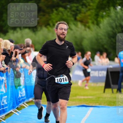 30.08.2026 - Elbe Triathlon Hamburg LAZAROV Photography http://msf.ph/oto/10058774 30.08.2026 11:32:01 Ziel 662, 1016, 1062 meine-sportfotos.de