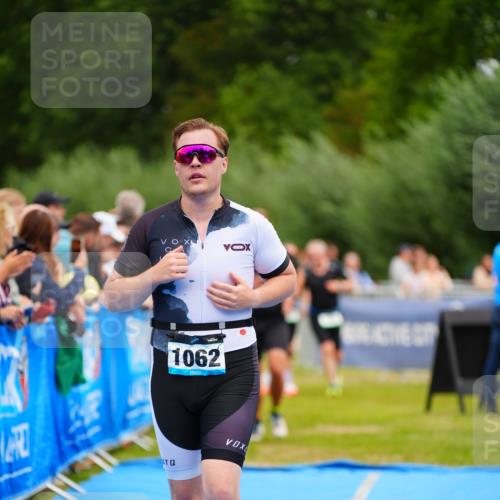 30.08.2026 - Elbe Triathlon Hamburg LAZAROV Photography http://msf.ph/oto/10058787 30.08.2026 11:32:10 Ziel 716, 729, 1026, 1062, 1170 meine-sportfotos.de