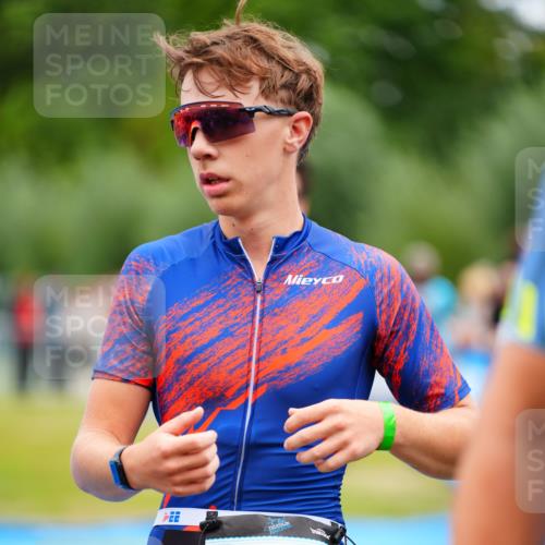 30.08.2026 - Elbe Triathlon Hamburg LAZAROV Photography http://msf.ph/oto/10058827 30.08.2026 11:32:24 Ziel 1222, 1369, 1438 meine-sportfotos.de