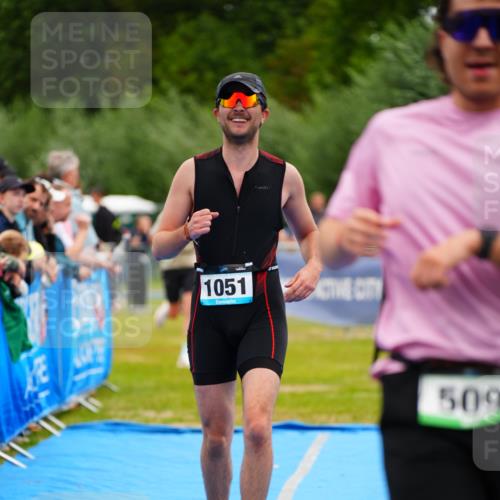 30.08.2026 - Elbe Triathlon Hamburg LAZAROV Photography http://msf.ph/oto/10058874 30.08.2026 11:32:41 Ziel 509, 604, 690, 1051 meine-sportfotos.de