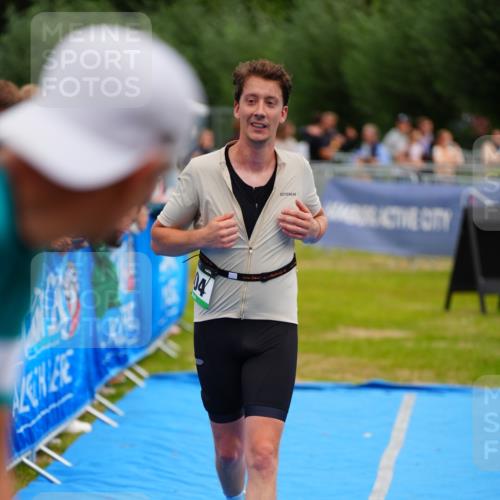 30.08.2026 - Elbe Triathlon Hamburg LAZAROV Photography http://msf.ph/oto/10058884 30.08.2026 11:32:46 Ziel 604 meine-sportfotos.de