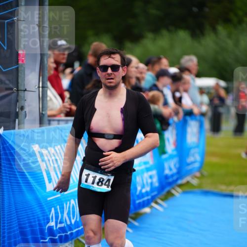 30.08.2026 - Elbe Triathlon Hamburg LAZAROV Photography http://msf.ph/oto/10058900 30.08.2026 11:33:02 Ziel 1184 meine-sportfotos.de