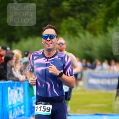 30.08.2026 - Elbe Triathlon Hamburg LAZAROV Photography http://msf.ph/oto/10058916 30.08.2026 11:33:19 Ziel 937, 1136, 1159 meine-sportfotos.de