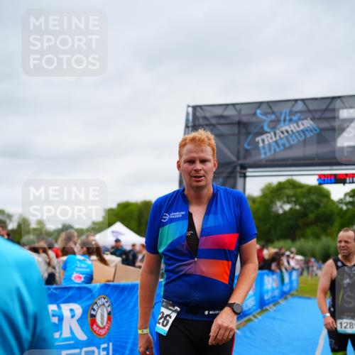 30.08.2026 - Elbe Triathlon Hamburg LAZAROV Photography http://msf.ph/oto/10058964 30.08.2026 11:33:48 Ziel 863, 870 meine-sportfotos.de