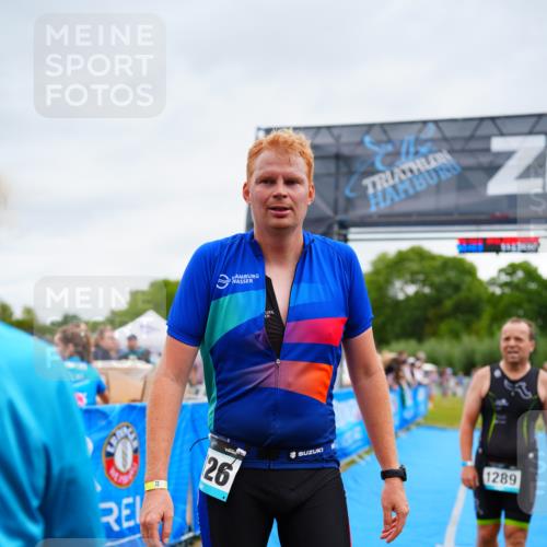 30.08.2026 - Elbe Triathlon Hamburg LAZAROV Photography http://msf.ph/oto/10058970 30.08.2026 11:33:48 Ziel 863, 870 meine-sportfotos.de