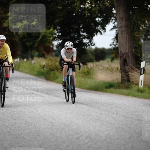 30.08.2026 - Elbe Triathlon Hamburg Michael Burmester http://msf.ph/oto/10059014 30.08.2026 11:27:42 Radfahren 1366, 1457, 1481, 1518, 1652, 1657, 1692 meine-sportfotos.de